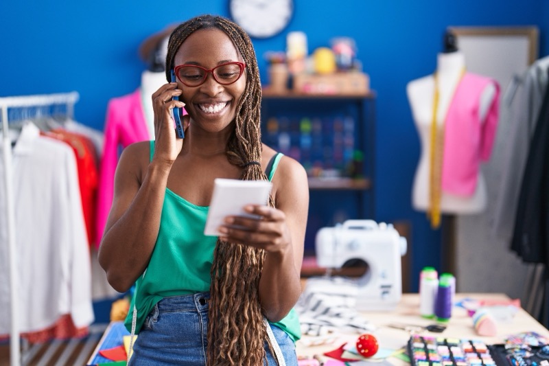 Application SmartCouture sur mobile : notification SMS ou WhatsApp envoyée au client